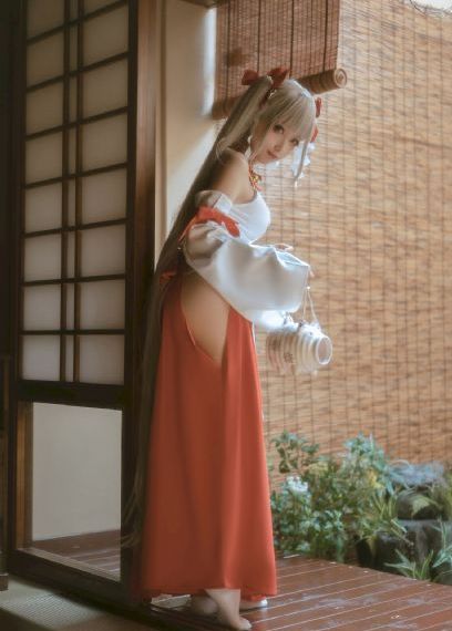 翁工允她的花蒂