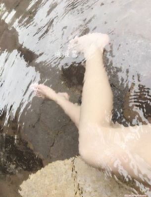 裙子里的怪兽